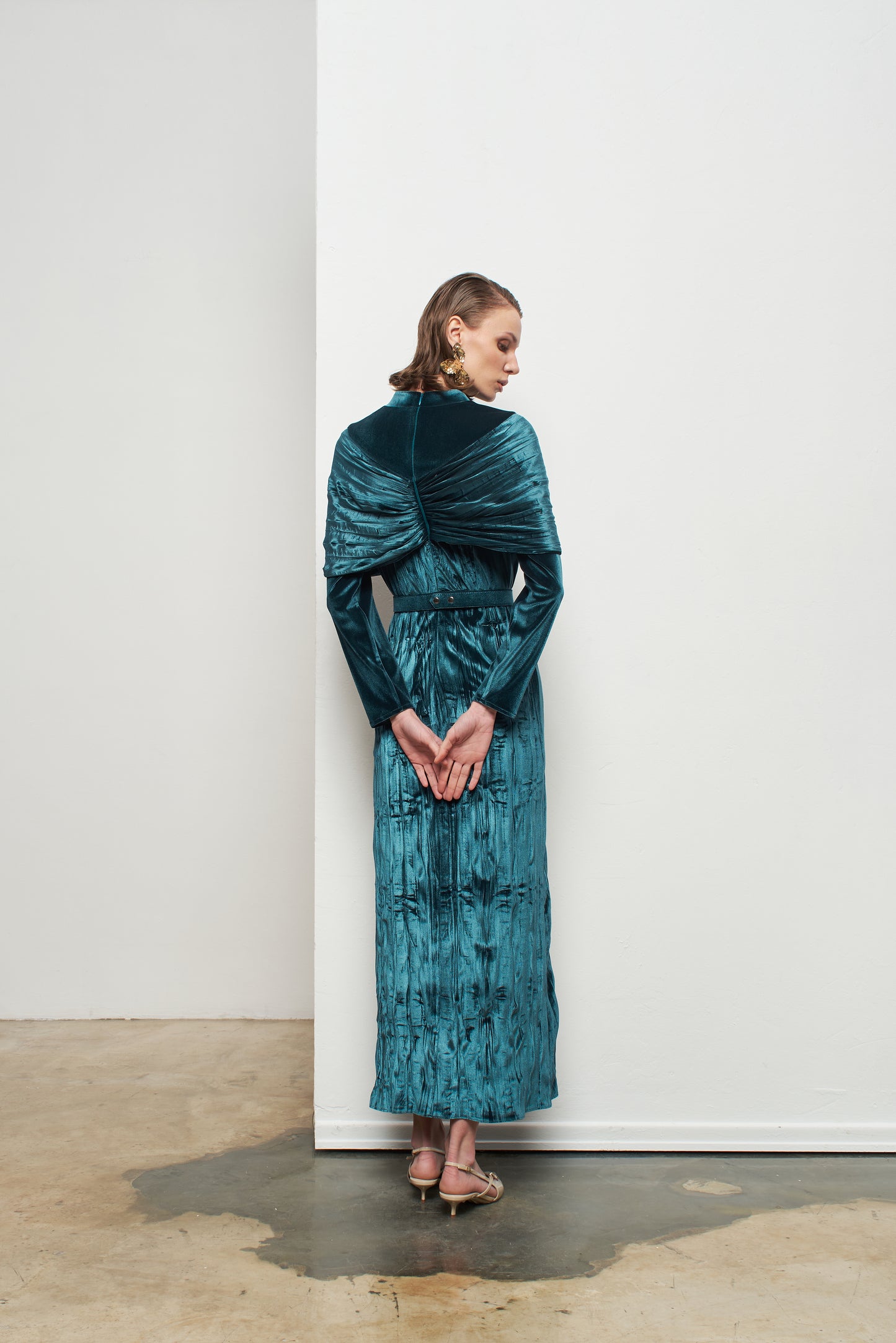 Kadın Omuz Detaylı Kadife Elbise