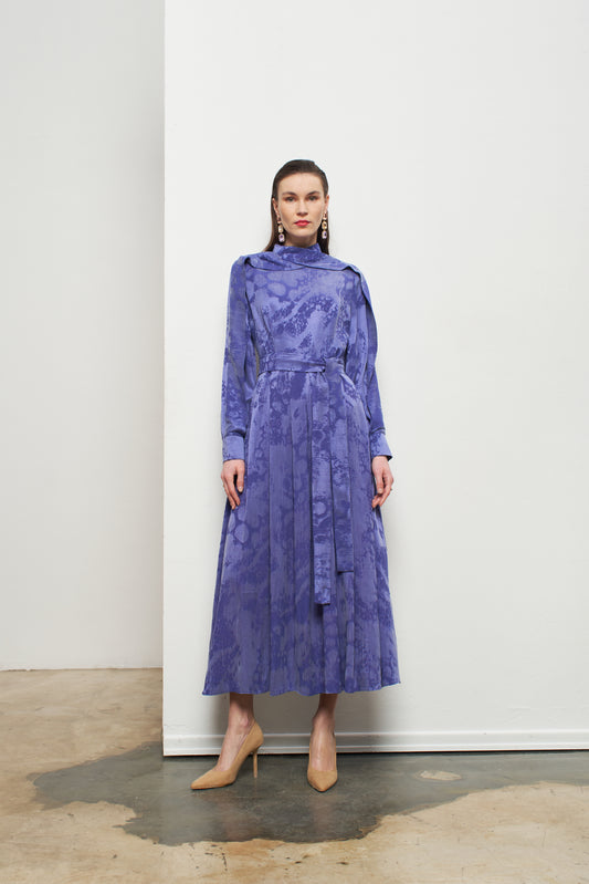 Kadın Boğazlı Yaka Detaylı Uzun Desenli Kupra Elbise