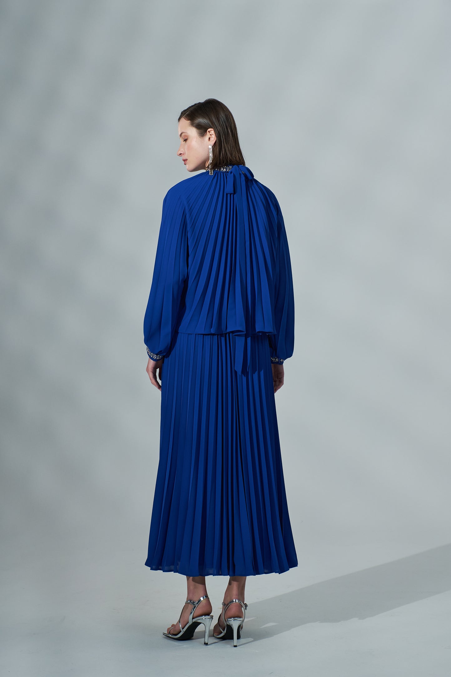 Kadın Yakası İşleme Detaylı Uzun Elbise