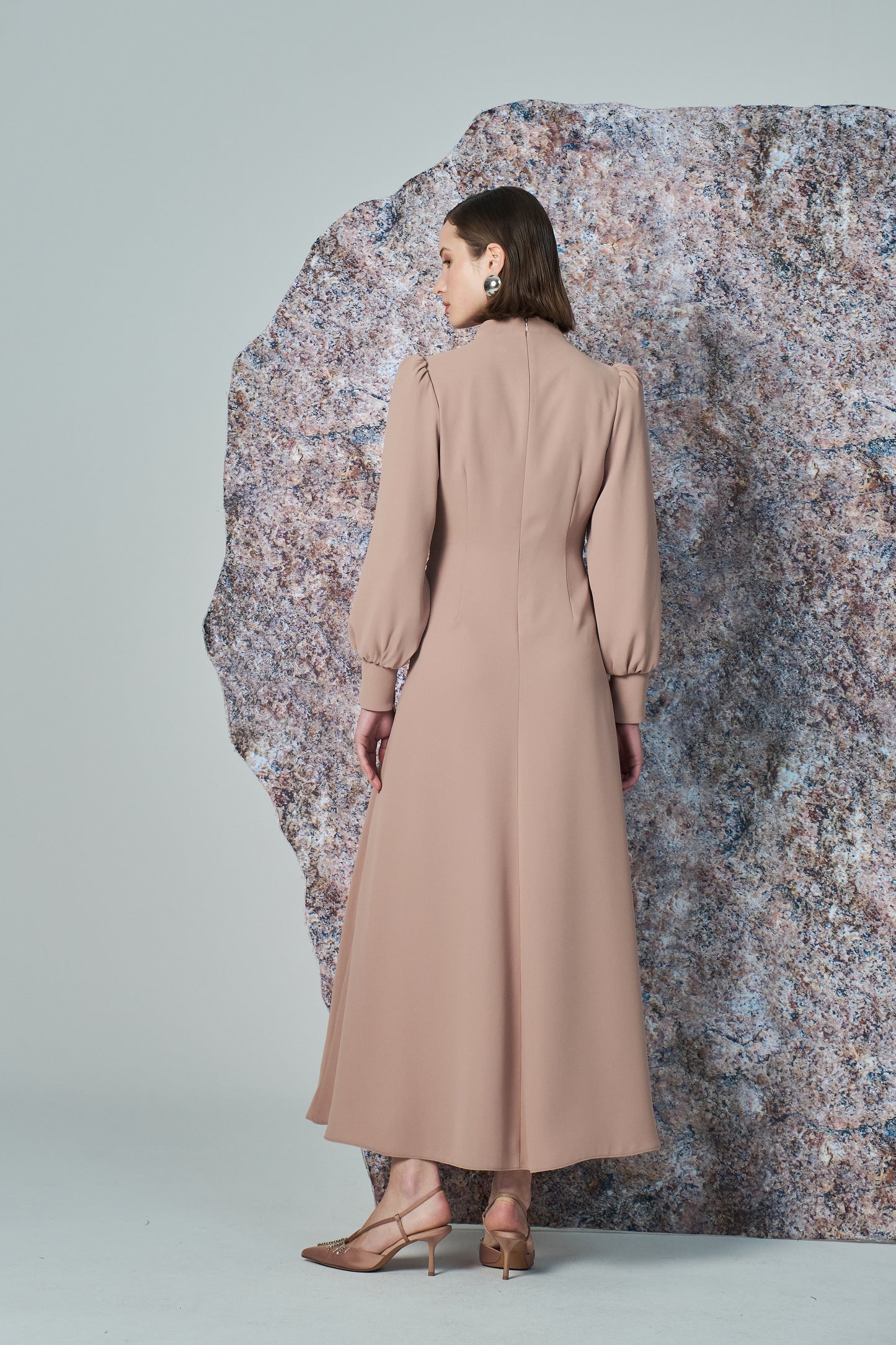 Kadın Fiyonk ve Büzgü Detaylı Uzun Krep Elbise