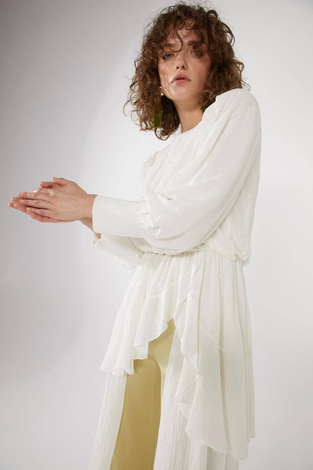 Asimetrik Volan Detaylı Gömlek