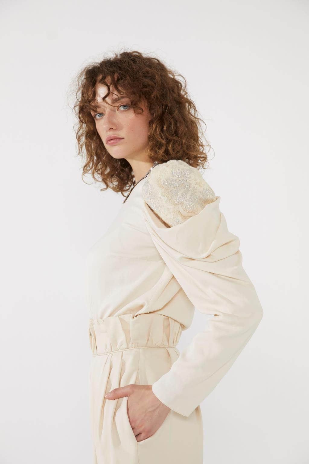 Dantel Detaylı Bluz