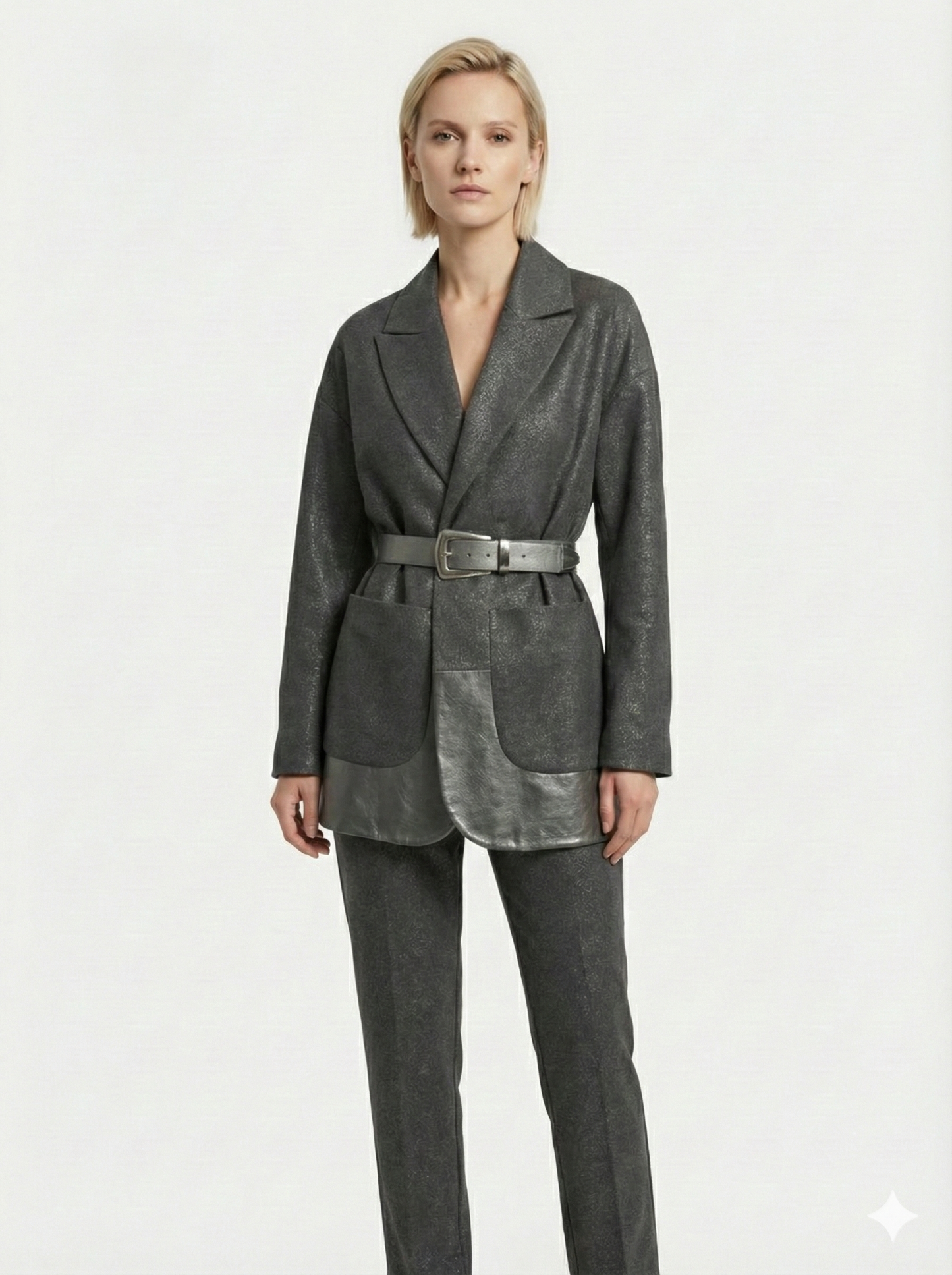 Gri Deri Detaylı Kemerli Ceket