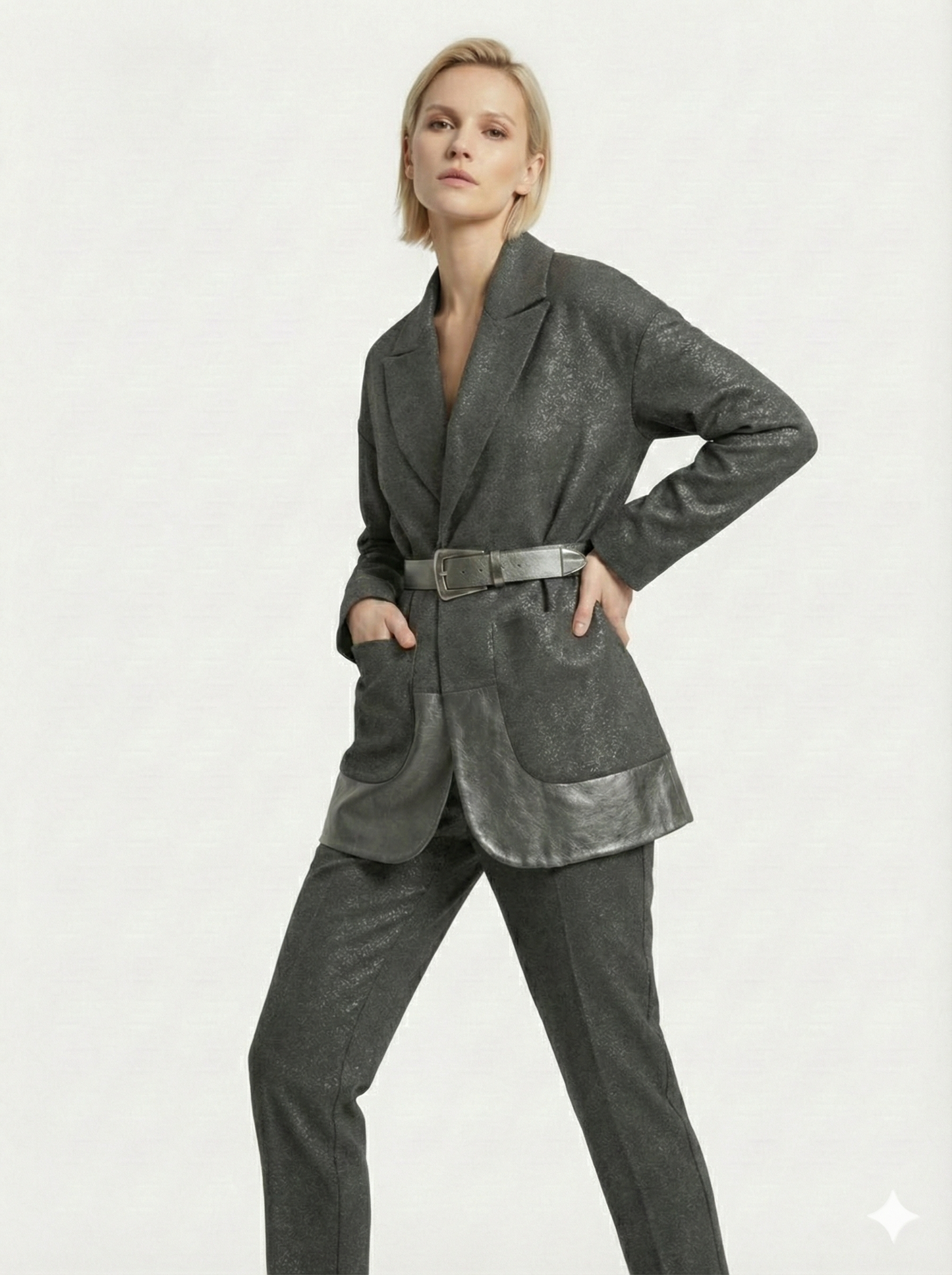 Gri Deri Detaylı Kemerli Ceket