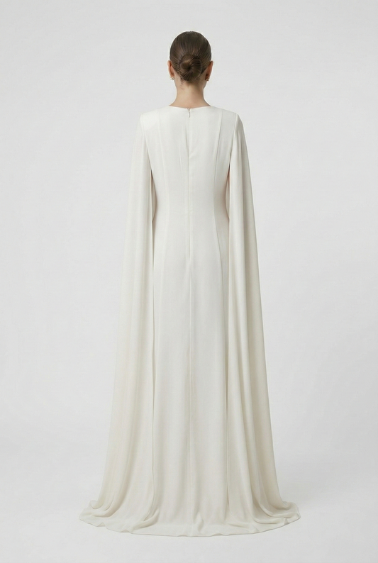 Kadın Pelerin Detaylı Beyaz Elbise