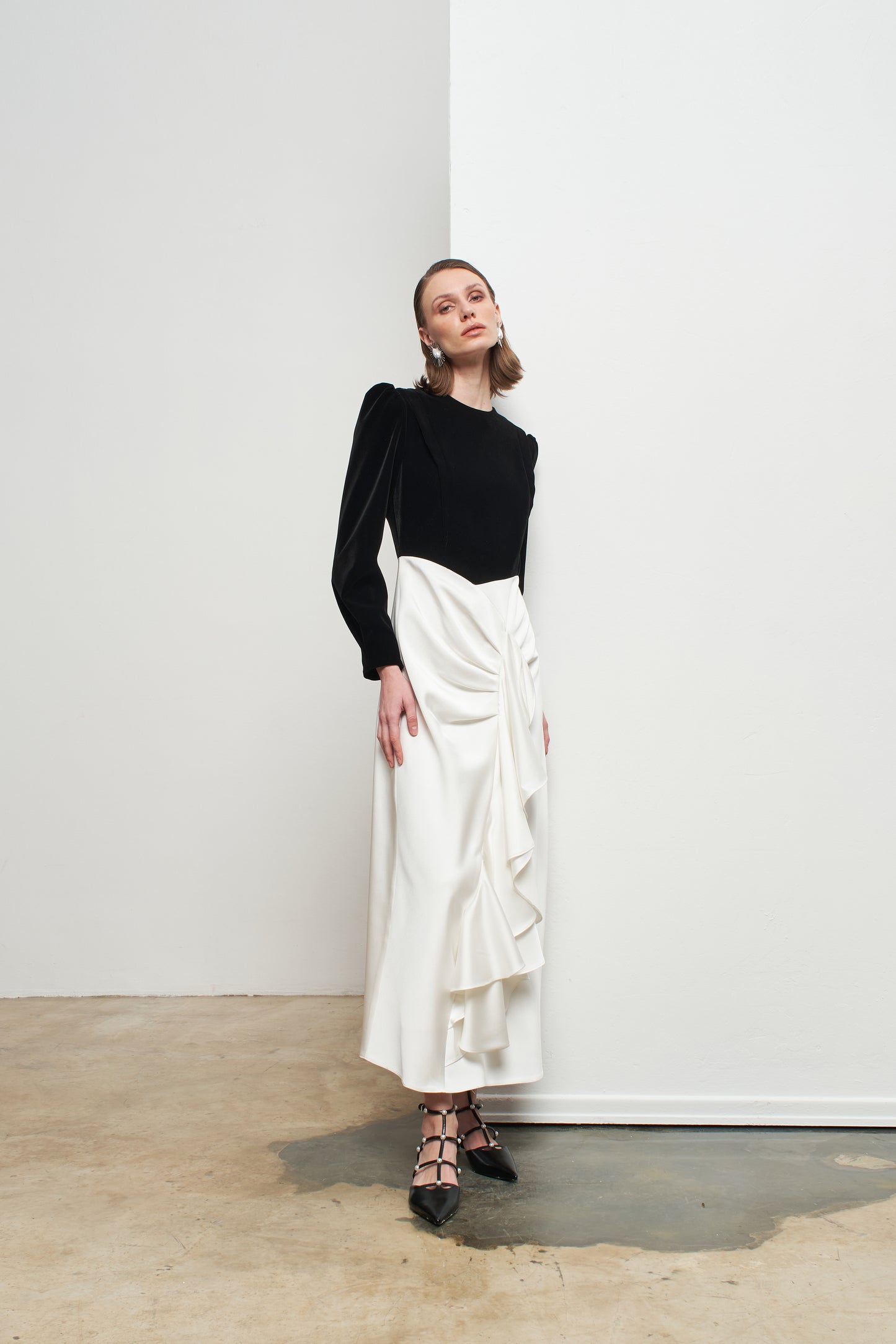 Kadın Uzun Kollu Altı Saten Detaylı Kadife Elbise