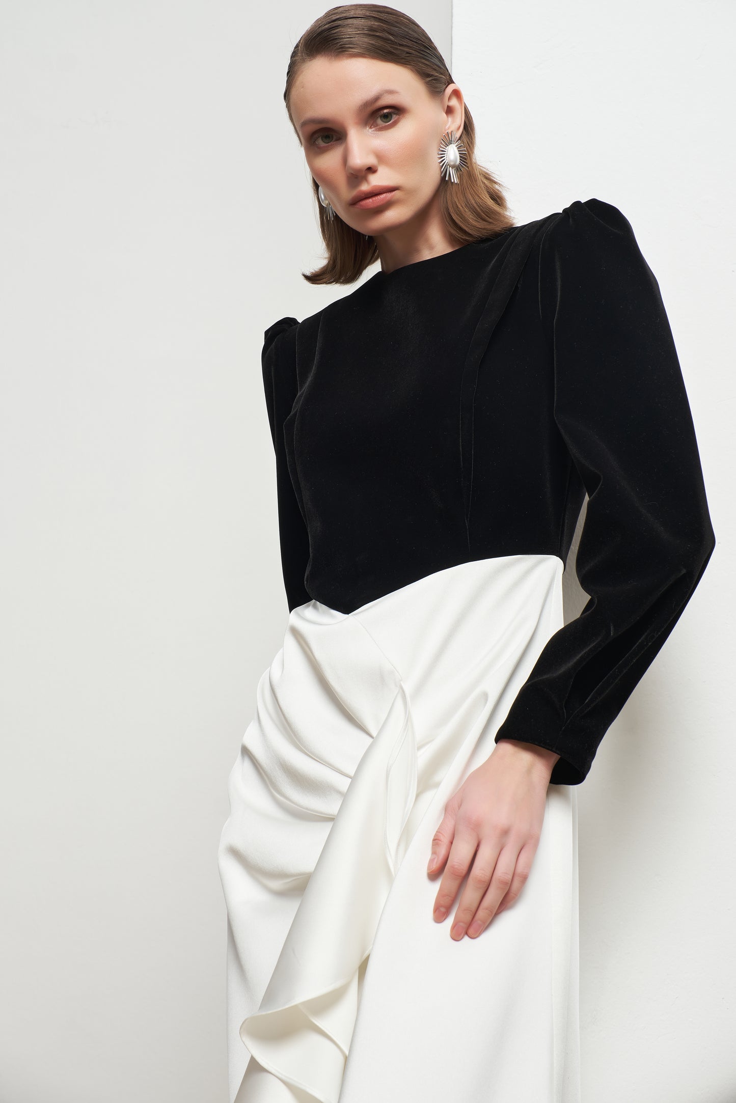 Kadın Uzun Kollu Altı Saten Detaylı Kadife Elbise