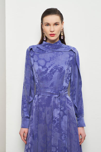 Kadın Boğazlı Yaka Detaylı Uzun Desenli Kupra Elbise