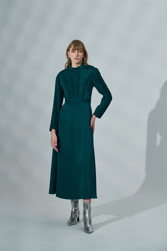 Kadın Zarif Dik Yaka Pileli Midi Elbise